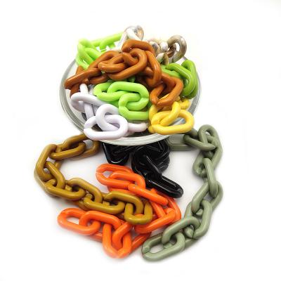 China Elegant Candy Color Plastic Acrylic Twisty Chaining Rings For DIY Plastic Chain Necklace Crafting Beads for sale