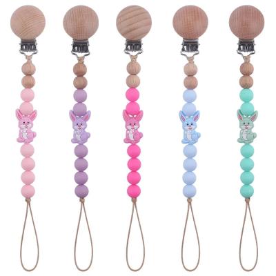 中国 BPA Free Dummy Chain Clips Wooden Silicone Baby Pacifier Clip Customized 販売のため