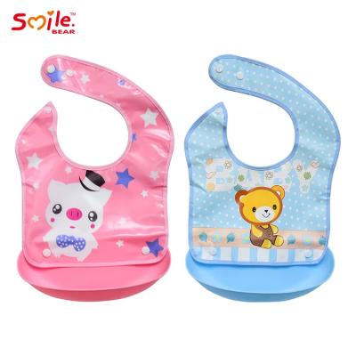 中国 Free Sample Waterproof Infant Bibs Lovely Infants Funny Silicone Baby Bib 販売のため