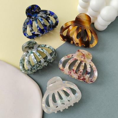 China Girls' Hair Decoration CANYUAN Classic Retro Wind Wood Grain Hollow Acetate Claw Clip Casual Ladies Hair Claw Wholesale for sale