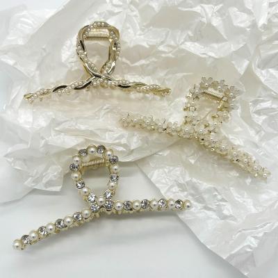 China Environmental Friendly Fashion Middle Size Hair Clamp Triangle Shaped Starfish Rhinestone Pearl Hair Claw Clips Alloy Metal Crown Women Hair Claw for sale