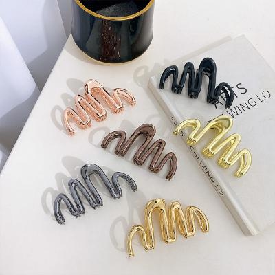 China Environmental Friendly New Design Large Metal Hair Claw 11cm Simple Gold Alloy Wavy Shape Claw Hair Clips For Women for sale