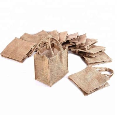 China Wholesale Reusable Bag Wedding Handled Jute Gift Eco Friendly Jute Favor Bag With Handles Large Capacity Jute Tote Bag for sale