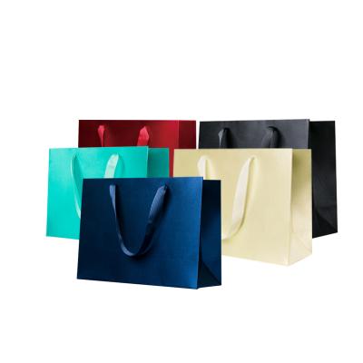 China Recyclable Packaging Paper Bags Supplier For Clothes Paper Shopping Bag Wholesale Manufacturer Luxury Paper Bag With Handle for sale