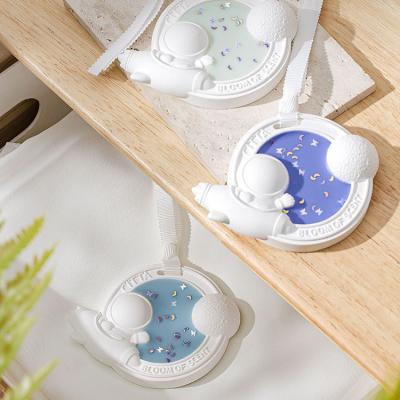 中国 Space Astronaut Rabbit Moon Custom Scented Flower Soy Wax Tablets 販売のため