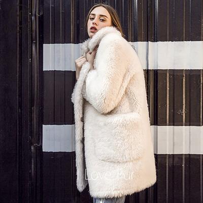 China Fashion Long Style Casual Warm White Lamb Fur Coat Winter Real Sheep Fur Jacket For Women for sale