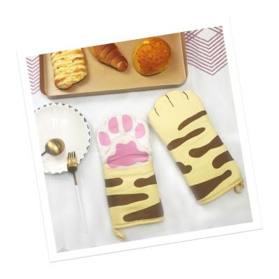 China Cute Cat Paws Insulation Mat 3D Cotton Microwave Oven Gloves Heat Resistant Glove Cozy Kitchen Grill Protector For Drop Shipping for sale