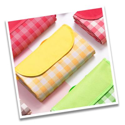 China Portable Outdoor Waterproof Sleeping Trekking Widen Plaid Waist Light Protection Lawn Tent Folding Picnic Beach Moisture Proof Mat for sale