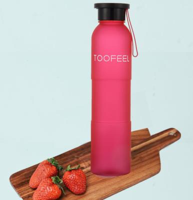 China CUTE Tritan 550ml TOOFEEL BPA Plastic Cup Gym Cup Eco-Friendly Sustainable Fruit FREE Plastic Water Bottle For Outdoor Yoga, Running for sale