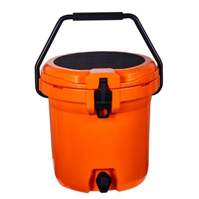 China Rotomolded waterproof plastuic cooler hanging beer ice bins for sale