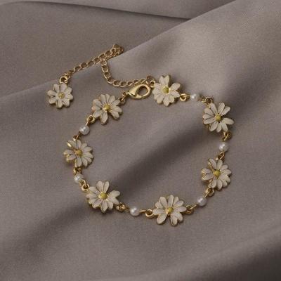 China High Quality Fashion Daisy Flower Bracelets Personality Minimalist Sweet Summer Flowers Bracelet Women Party Banquet Statement Jewelry Gift for sale