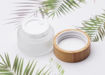 Chine Conteneur crème cosmétique en verre de pot de cylindre avec le couvercle à visser en bambou 50ml à vendre