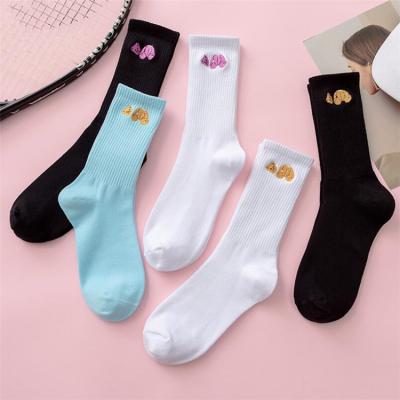 China Wholesale QUICK DRY Bear Embroidery Cotton Socks Crew Custom Women Men Fashion Socks Good Quality Socks for sale