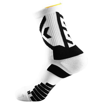 China 2022 New QUICK DRY Sports Socks Running Men's Sports Trainer Socks Basketball Socks for sale