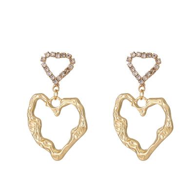 China New High Quality Zircon Diamond Claw Inset Rhinestone Heart Rhinestone Fashionable Shiny Hammer Stud Outer Irregular Earring For Women for sale