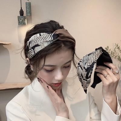 China 2021 popular new retro twill fabric face wash Korean wide-sided pungent color headband for sale