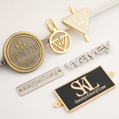 중국 Eco Friendly Custom Triangles Gold Metal Logo Hanging Tag For Sewing Metal Label Plate 판매용