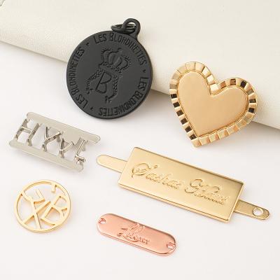 Chine Letters Theme Custom Metal Plate Logo For Bags Custom Plating Name Plates à vendre