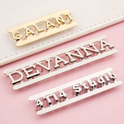 China Handbag Accessories Logo Plate Metal Label Custom Gold Metal Purse Logo Labels for Bags en venta