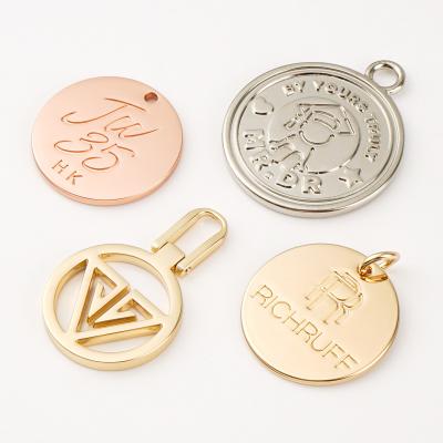 Китай Silver Metal Logo Tag for Luxury Handbag Custom Design Fashion Bogg Bag Charms продается