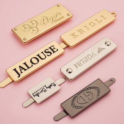 China Customized Size Metal Embossed Name Plate Logo Tag Superior Logo Labels for Handbags zu verkaufen