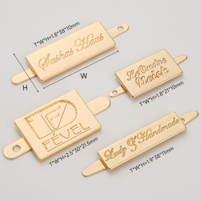 中国 Custom Metal Logo Tag for Handbag Design Metal Bag Labels Custom Gold Engraving Logo 販売のため