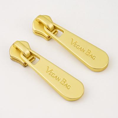 China 5 Zipper Pull Logo Engraved Gold Zipper Head Puller for Handbags Custom Zipper Pulls zu verkaufen