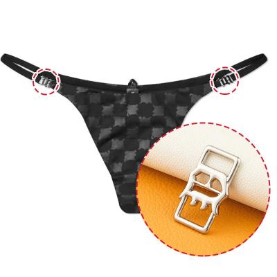 China Customized Size Zinc Alloy Men's Swim Thong Metal Tag Beachwear Label for Bikinis Te koop