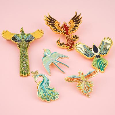 China Die Struck Enamel Process Metal Pin Badge Design Animal Lapel Pin for Customized Style à venda