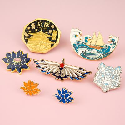 China Custom Enamel Pin Metal Logo Badge Pins Soft Hard Enamel Lapel Pin for Women Clothing en venta