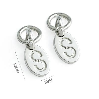 中国 Men'S Superior Small Engraved Logo Pendant Metal Tag Custom Oval Shape Metal Jewelry Tags 販売のため