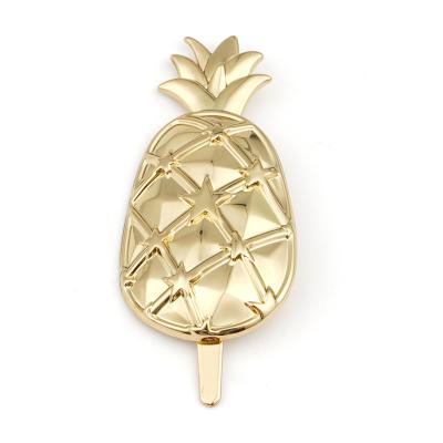 China Fashionable Customized Pineapple Shape Gold Metal Label for Handbag Customized Shape for sale