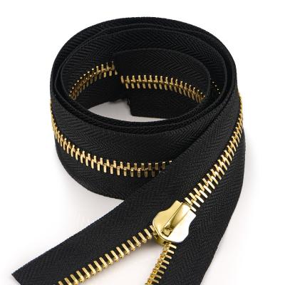 China 8 Euro Teeth Metal Zippers for Handbags Customized Color Metal Roll Long Chain Zipper à venda