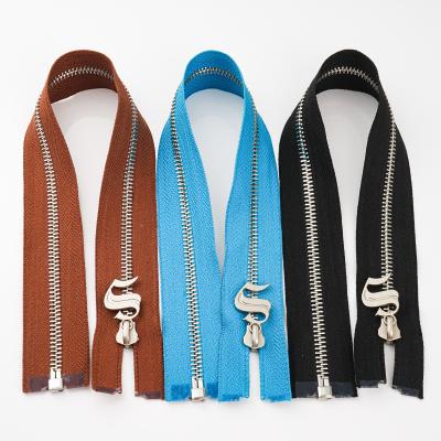 Chine Customized Metal Zippers for Hoodies Clothes Nickel Zipper Tape 3 5 8 Closed End Zips à vendre