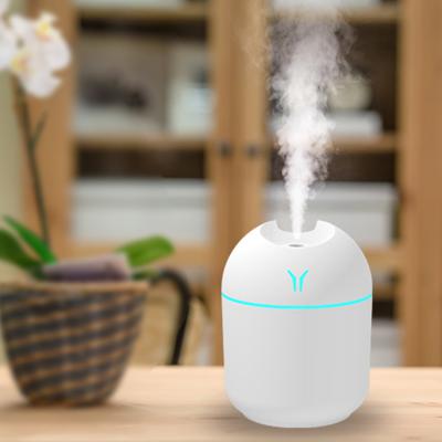 China Hot Sale 250ml Car Kinscoter Car Small Air Humidifier Portable Led Cute Vapor Light Mist Humidifier for sale