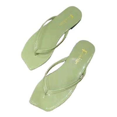 China Custom OEM Fashion Beach Flip Flops New Anti-odor Anti-slip Design Sandals for sale