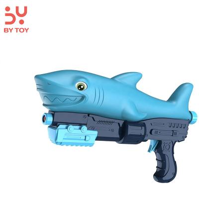 China Outdoor Kids Game Water Tool Summer Spray In The Water And Play Plastic Shooter Cartoon Shark Water Animal Gun Juguet for sale