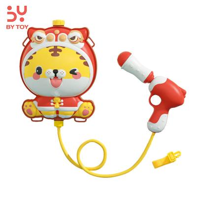 China 2022 Cute Tiger 1600ml Large Capacity Backpack Water Gun Juguetes Amazone Hot Sales Water Gun Backpack For Kids Water Splash Toys for sale