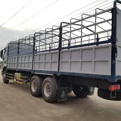 China Dongfeng chenglong bar cargo truck with H5 6x4 mini barrier truck cargo for sale 9600*2294*800 for sale