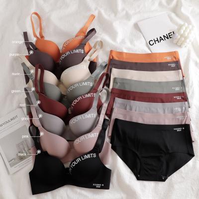 China QUICK DRY Girl Size 32 Blunder Bra Seamless Panties Petite B Cup Thick Letter Women Wire Free Bra Sets Ladies Brief Sets Push Up Panties Bra for sale