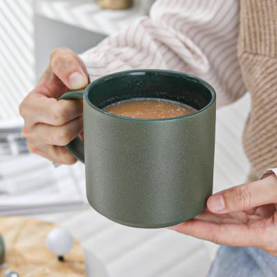 China Viable Nordic Modern Minimalist Ceramic Mug With Lid Matte Glaze Coofe Creative Hotel Restaurant Mug Set for sale