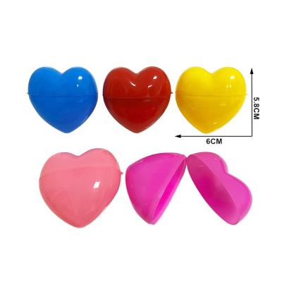 China Plastic Food Toys Ball Capsule Heart Shaped Openable Egg For Candy Toys for sale