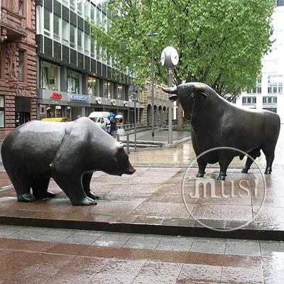 China Europe Garden Decor Life Size Statue Bronze Bear Fighting Bull Statue for sale