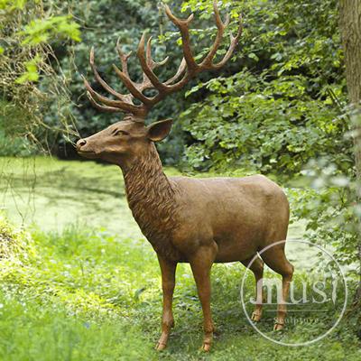 China High Quality Yellow Brass Europe Deer Statue In The Garden for sale