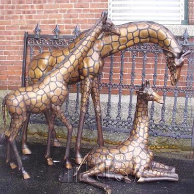 China Europe Large Metal Garden Bronze Craft Giraffe Brass Statue for sale