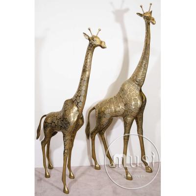 China Outdoor Metal Crafts Europe Decoration Giraffe Life Size Bronze Statue for sale