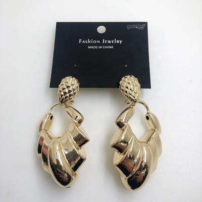 China Hot Sale FASHIONABLE Chunky Hoop Large Jewelry Dubai Gold Huggie Gold Plated Cavity Earrings from Sunbelle for sale