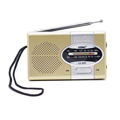 China Kleurenam FM 2 Bandradio 2.3cm FM88 Draagbaar met Stereohoofdtelefoon Jack Te koop