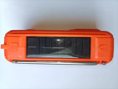 China Van de Laders Radio 6.3cm Hoogte van noodsituatiehandcrank Zonne Aangedreven het Flitslicht Radios.o.s. Te koop