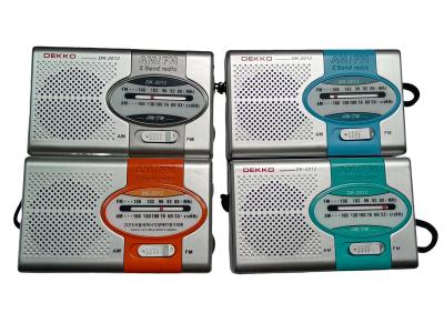 China Warm te koop Aa Batterij aangedreven Fm Radio Pocket Grootte Ingebouwde Antenne 2 Batterijen Te koop